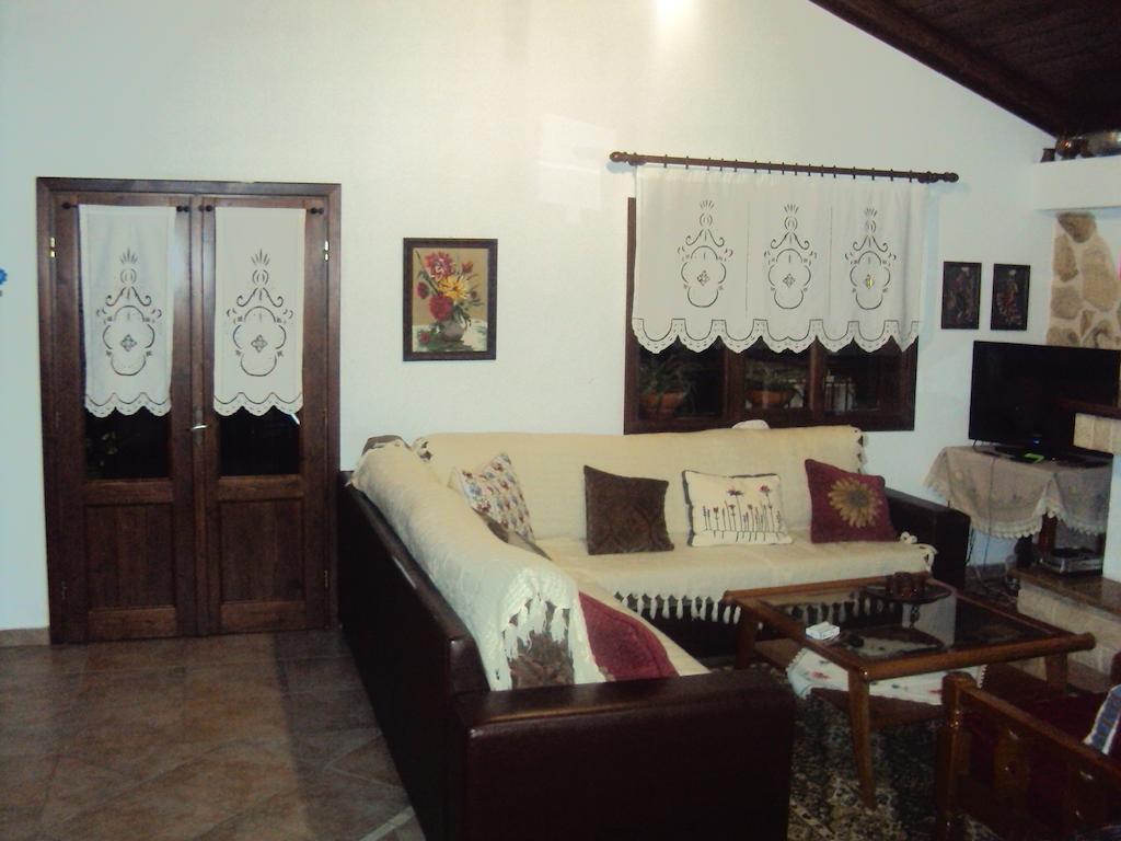 Vassilis Guesthouse Rapsáni エクステリア 写真